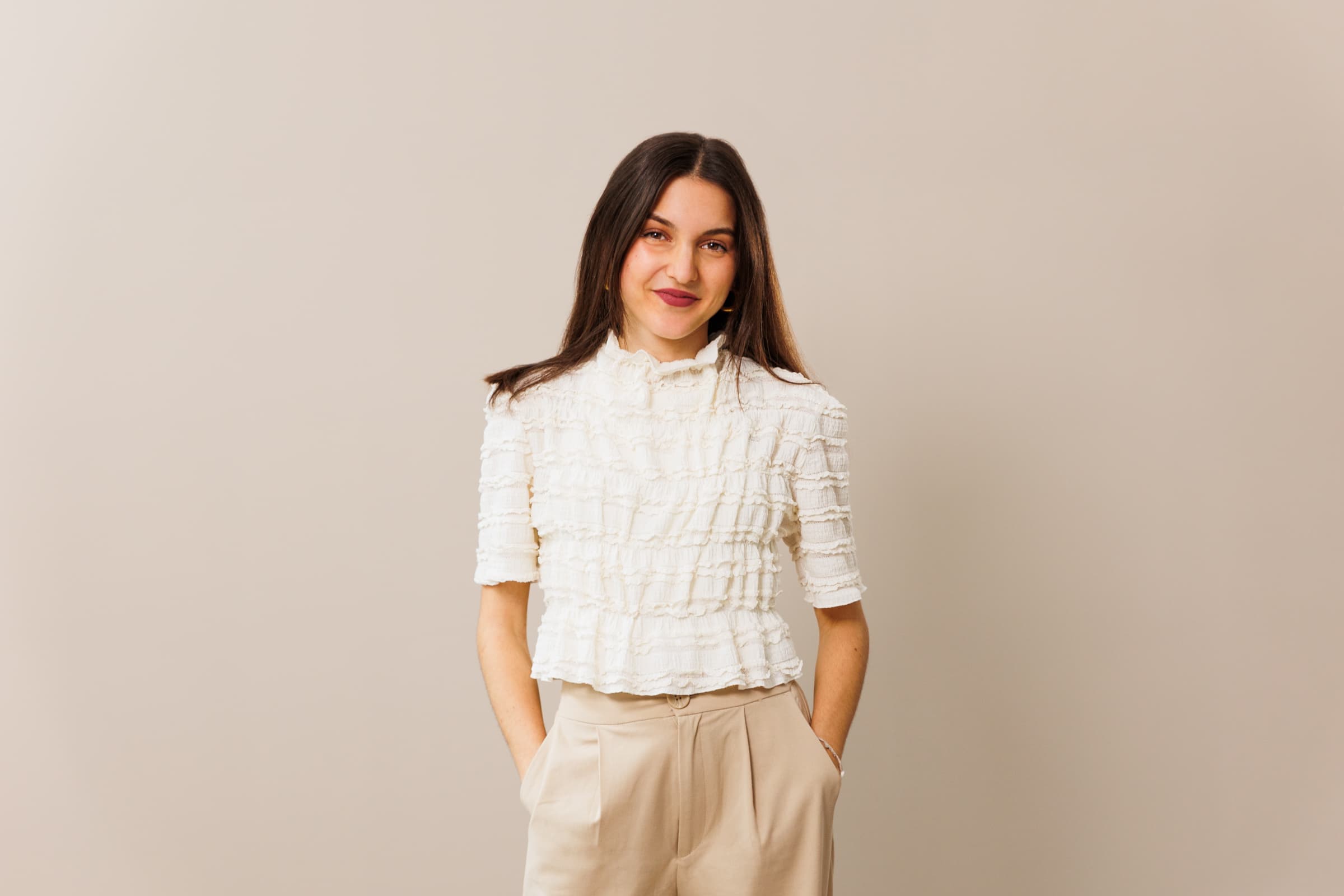 Tara, UGC Specialist & Set Direction bei Klar